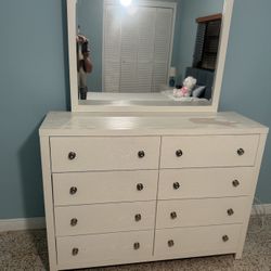 Dresser With Mirror