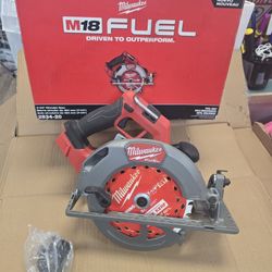 Milwaukee M18 FUEL 18V Lithium-Ion Brushless Cordless 7-1/4 in. Circular Saw (Tool-Only)