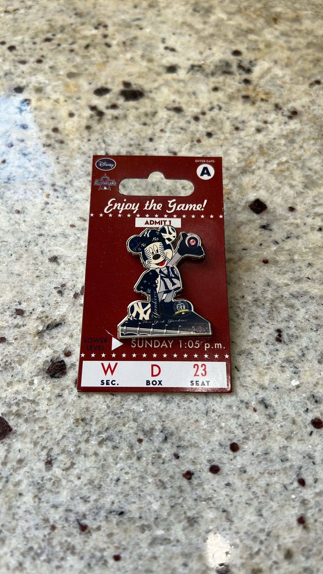 Disney Mickey Mouse / Yankees Pin 2010