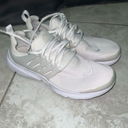 Nike Presto (Size 7 Youth)