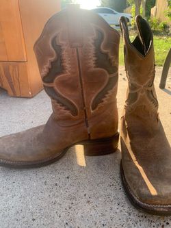 Boots size 9