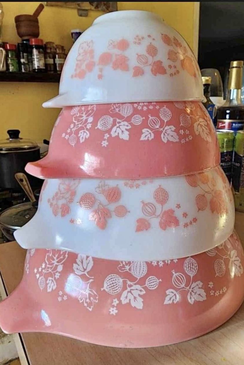 Pink Gooseberry Pyrex Nesting Bowl Full Set