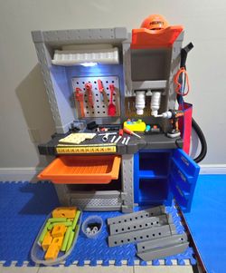Toy Tool Bench - Deluxe Workshop (Step2)
