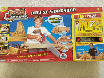 Deluxe workshop 125+ piece construction kit