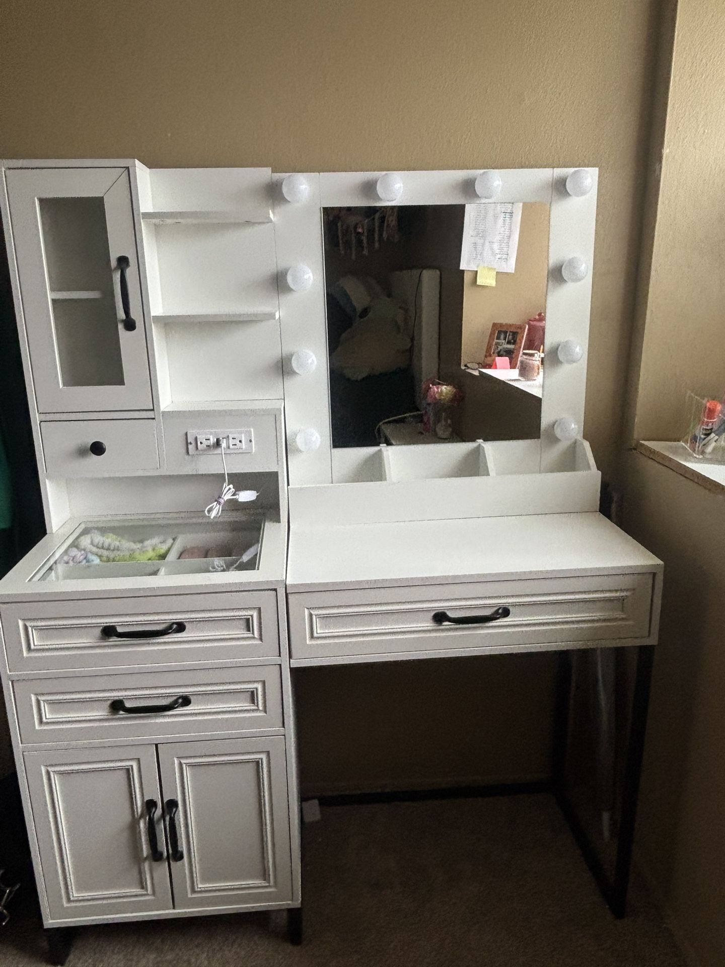 Makeup Vanity