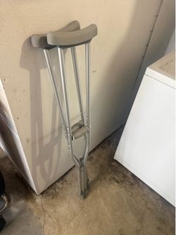 Free - Youth Crutches