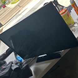 32 Inch Flat Screen With Stand 