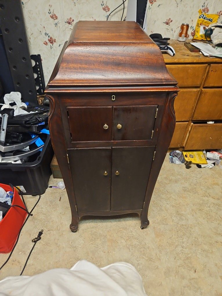 Victrola Record Player Working Near Full Restoration