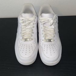 Nike Air Force’s 1s size 8