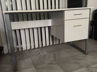 Desk with 2 cabinets