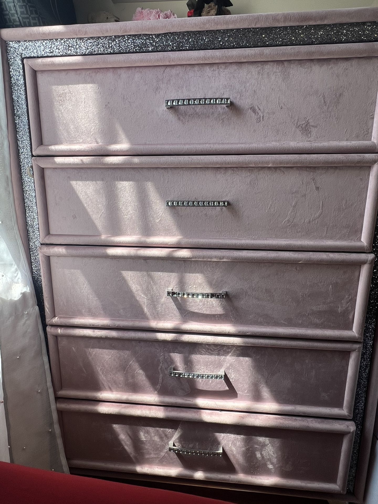 pink velvet dresser ZOHAR Dresser, Pink