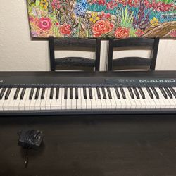 MIDI Keyboard w/ Stand and Cord