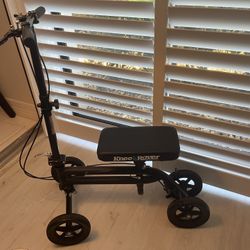 Knee Scooter , Like New Go Mobile In Comfort 