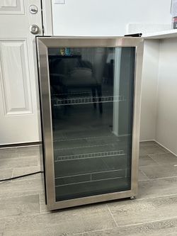 Insignia Glass Door Beverage Cooler – Excellent Condition