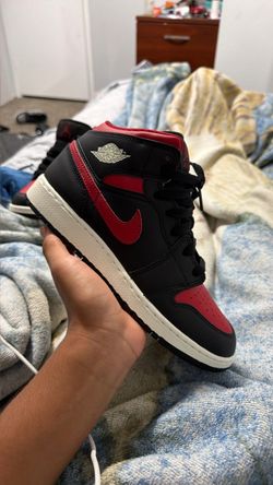 Jordan 1 mid