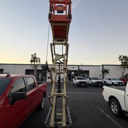 2022 JLG 19’ Sissor Lift 