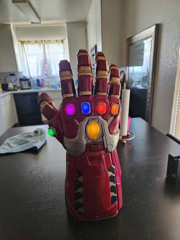 Iron Man Thanos Gauntlet 