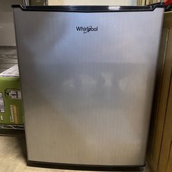 Whirlpool 2.7 cu ft Refrigerator