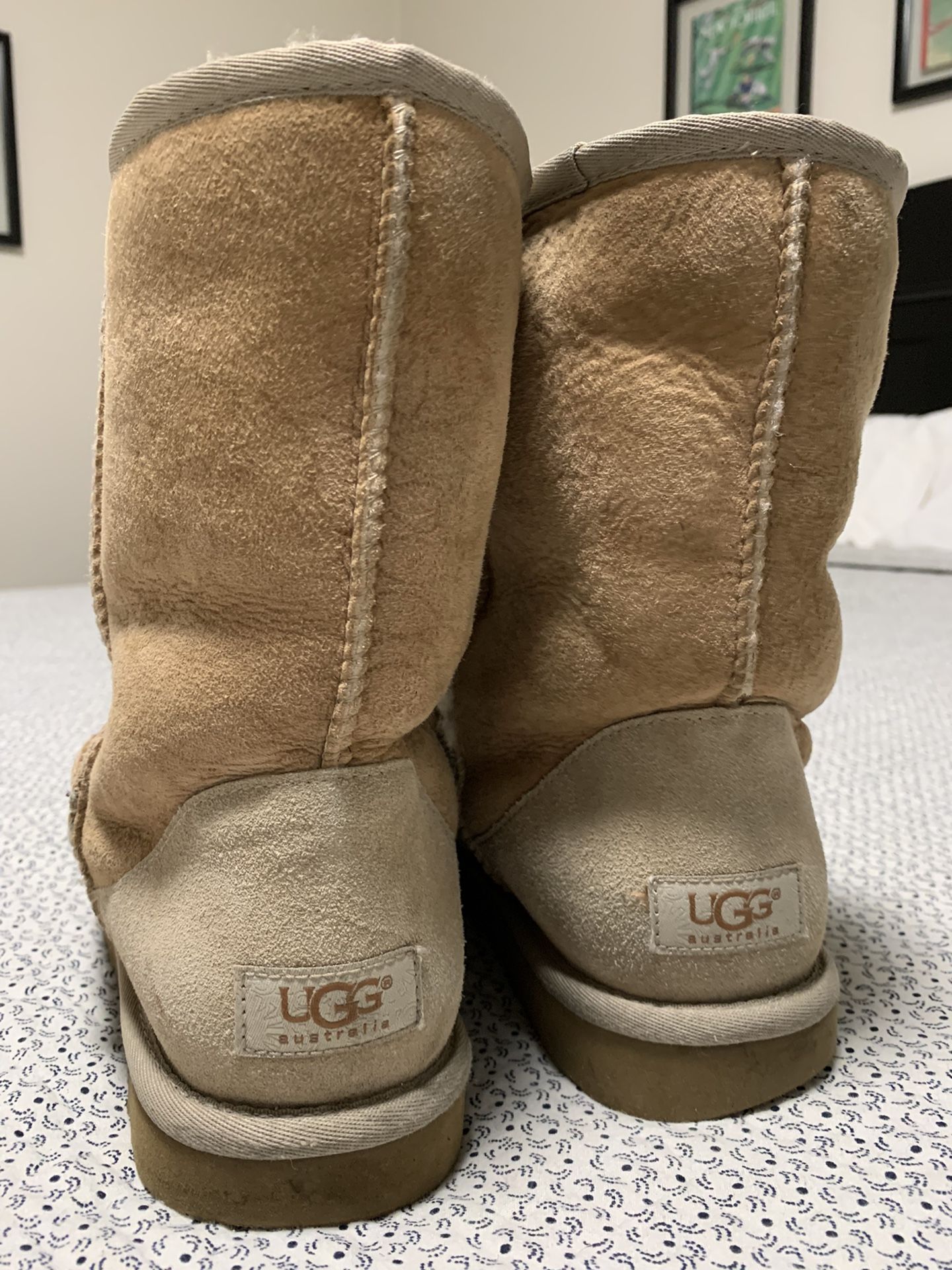 Women’s UGG Boots in Excellent Condition Sz . 9