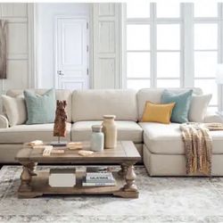 La-z-boy L shaped Extremely Comfortable & Clean Large Couch in Great Condition.Original Retail $4000