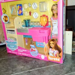 Barbie  and Teresa Cook and Create Kitchen 