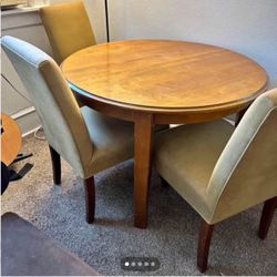 Round Table With 4 Chairs 