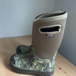Bogs Pull On Winter Show Boots Camo Boys Size 1 
