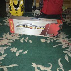 Razor Scooter Gray Lightning Fast Design High Quality Wheels Easy To Fold And Carry Kickstand And Medium Size