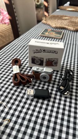 Retro mini camera