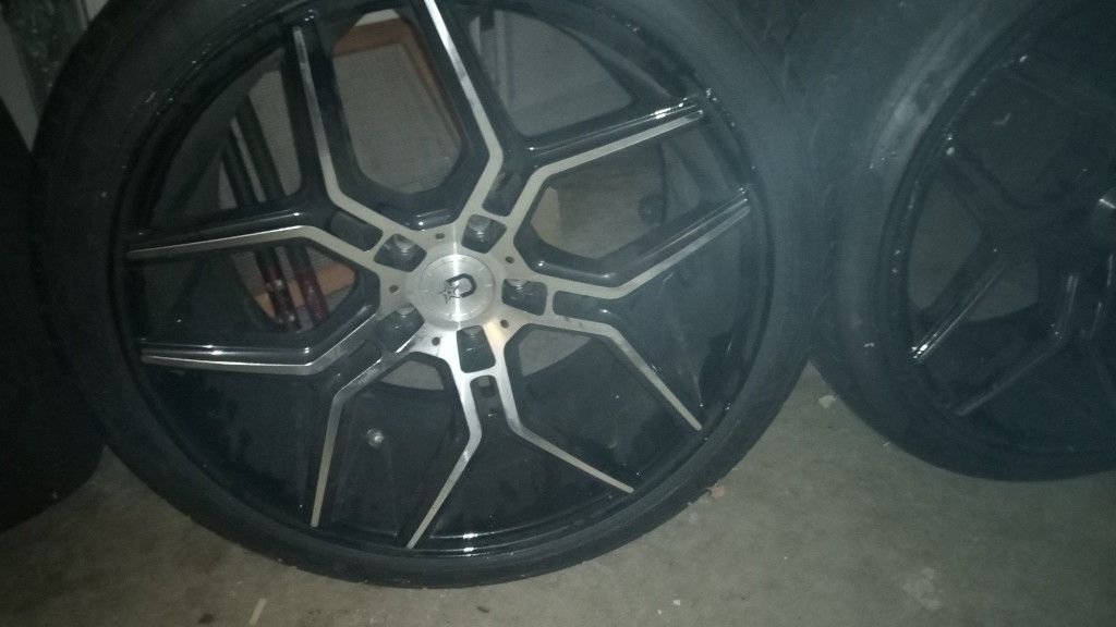 20'inc black n silver D-Star rims.