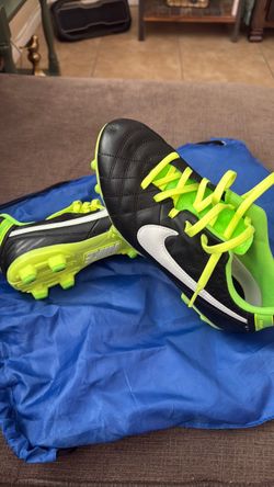 Kids Nike cleats size 4Y