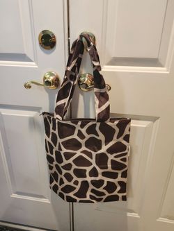 🌿🦒Insulated Zippered Tote 🦒🌿