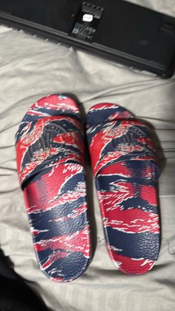 Moncler slides for