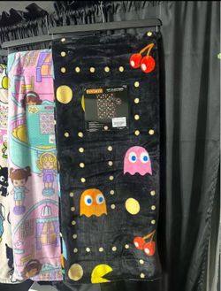 PAC MAN throw