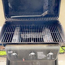 Charbroil Grill With Full Propane Tank And Grill Brush 