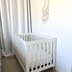 Adjustable Crib With Mattress