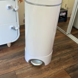 Genie Diaper Pail (free)- Great Condition No Smell