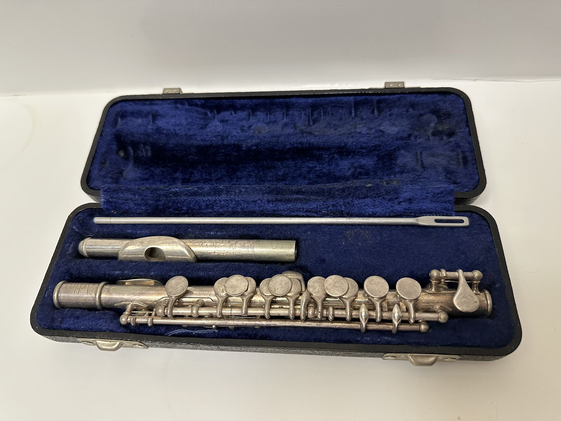 Artley 15-p Piccolo With Case