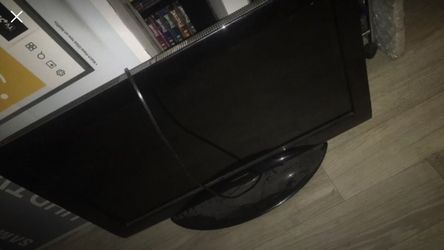 Black Toshiba 32 inch flat screen