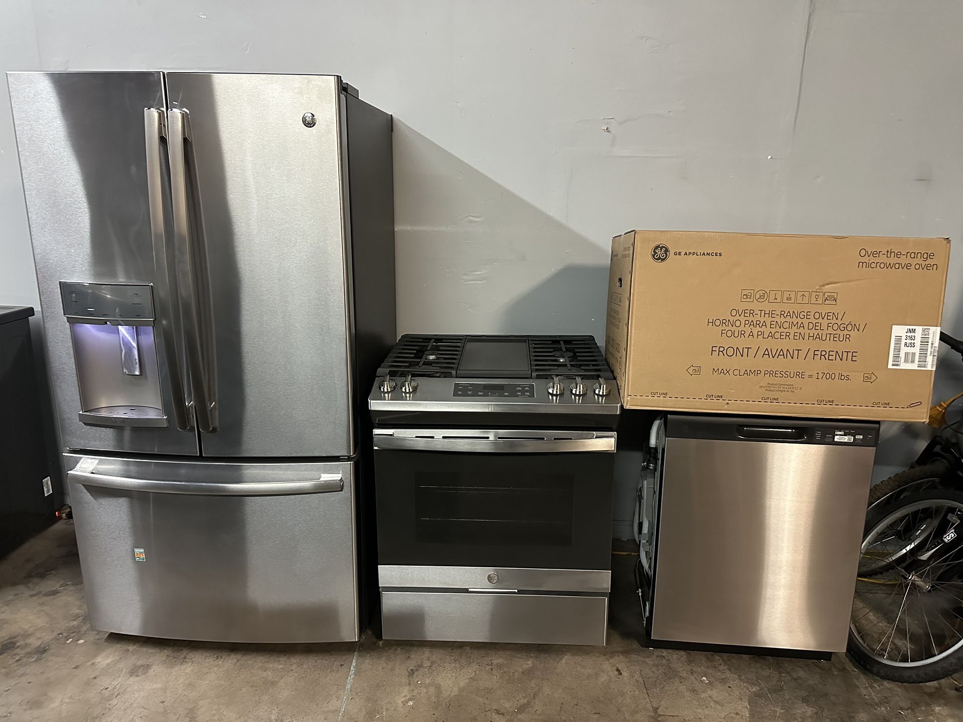 GE STAINLESS STEEL KITCHEN APPLIANCE SET EXCELLENT CONDITIONS