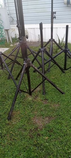 Heavy duty tripod stand