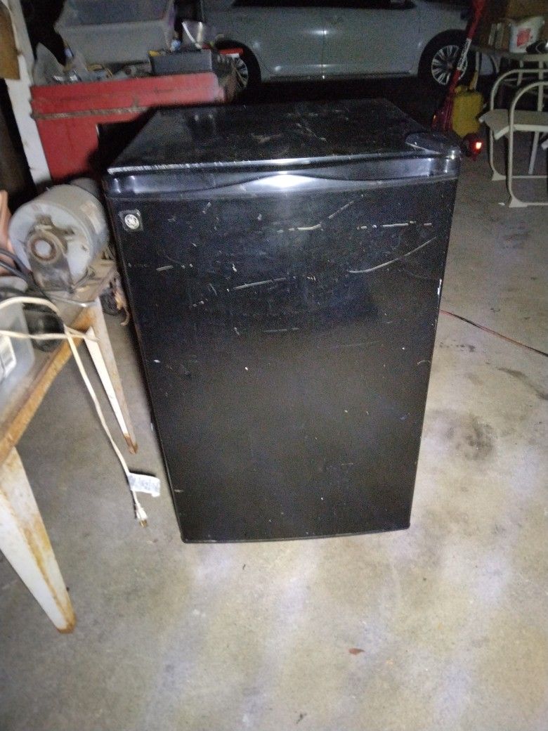 G.E Mini Refrigerator