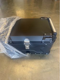 Motorcycle top case 65l