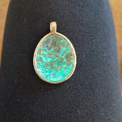 Hammered Metal Pendant With Inlayed Turquiose