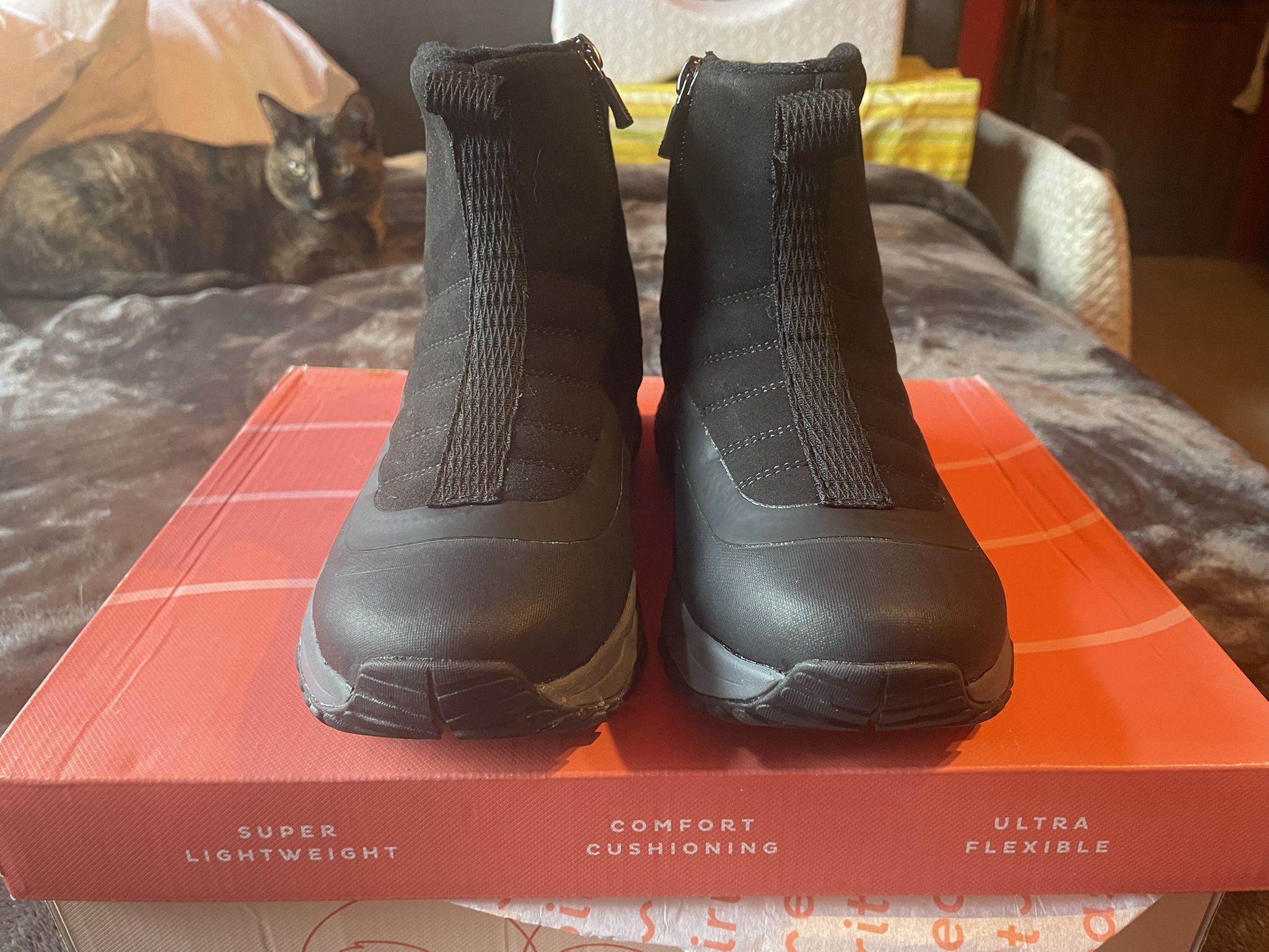 BRAND NEW snow boots