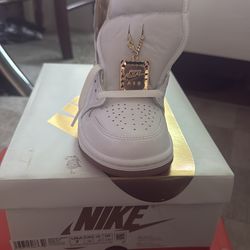 Women’s air Jordan’s 1 retro HI OG