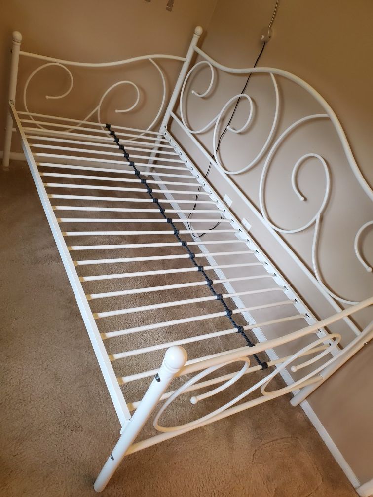 Twin Size Daybed