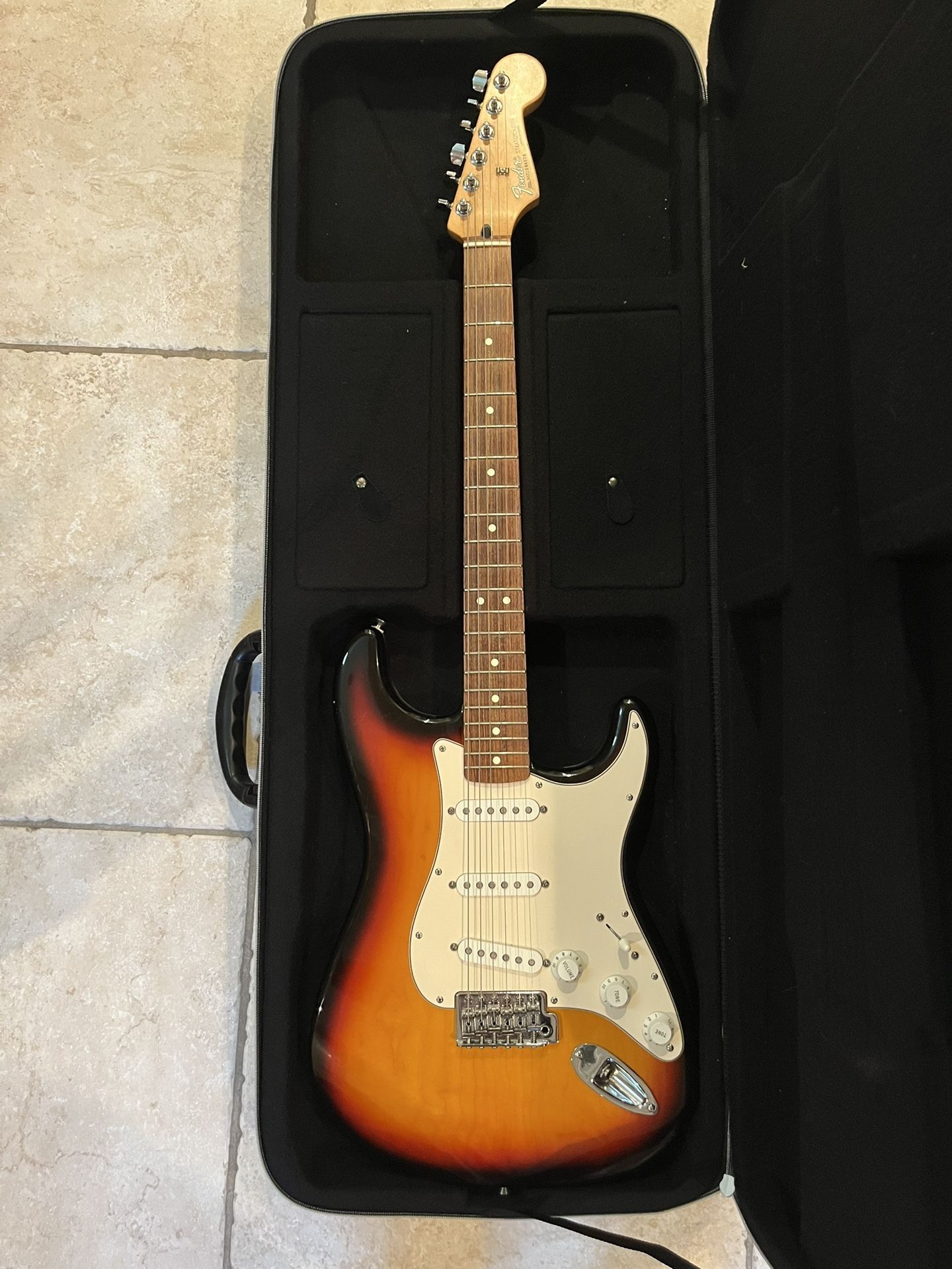 Fender MIM Stratocaster (Brand New) W/ Roadrunner Highway Hardshell Case (Mint)