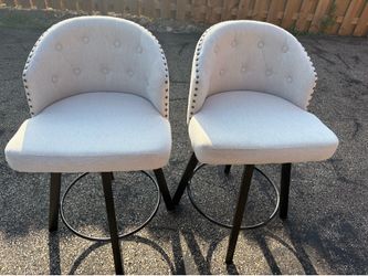 2 Cream Tufted Bar Stools