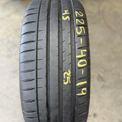 19” tire single michelin 225/40/19 semi new with installation $100